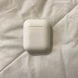 REAL Apple Airpods Generation 2 w Charging Case